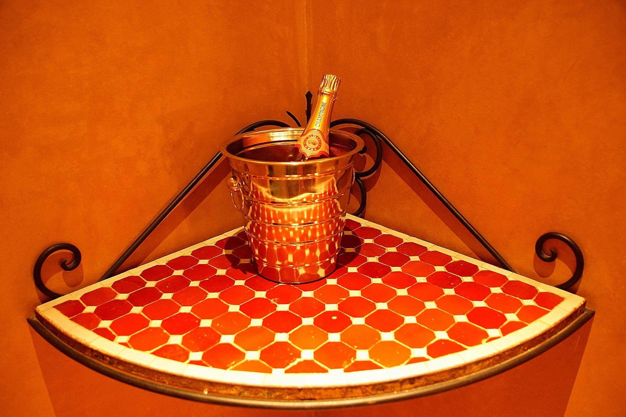 Hotel Riad Лиеж Екстериор снимка